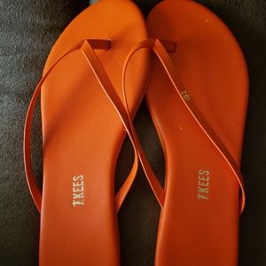 Tkees flip flops